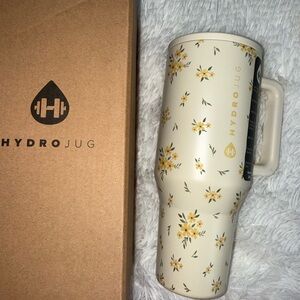 HydroJug Cottage core traveler 32 Oz